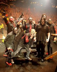 Slipknot_Live_In_London_at_Live_Download_2009.jpg