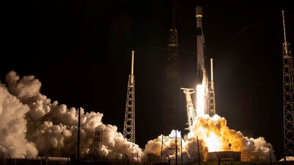 launch-falcon9-eutelsat-hot-bird-13f.jpg